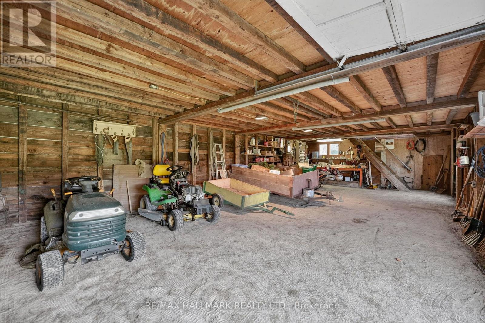 697 Ridge Road West, Grimsby, ON photo 5