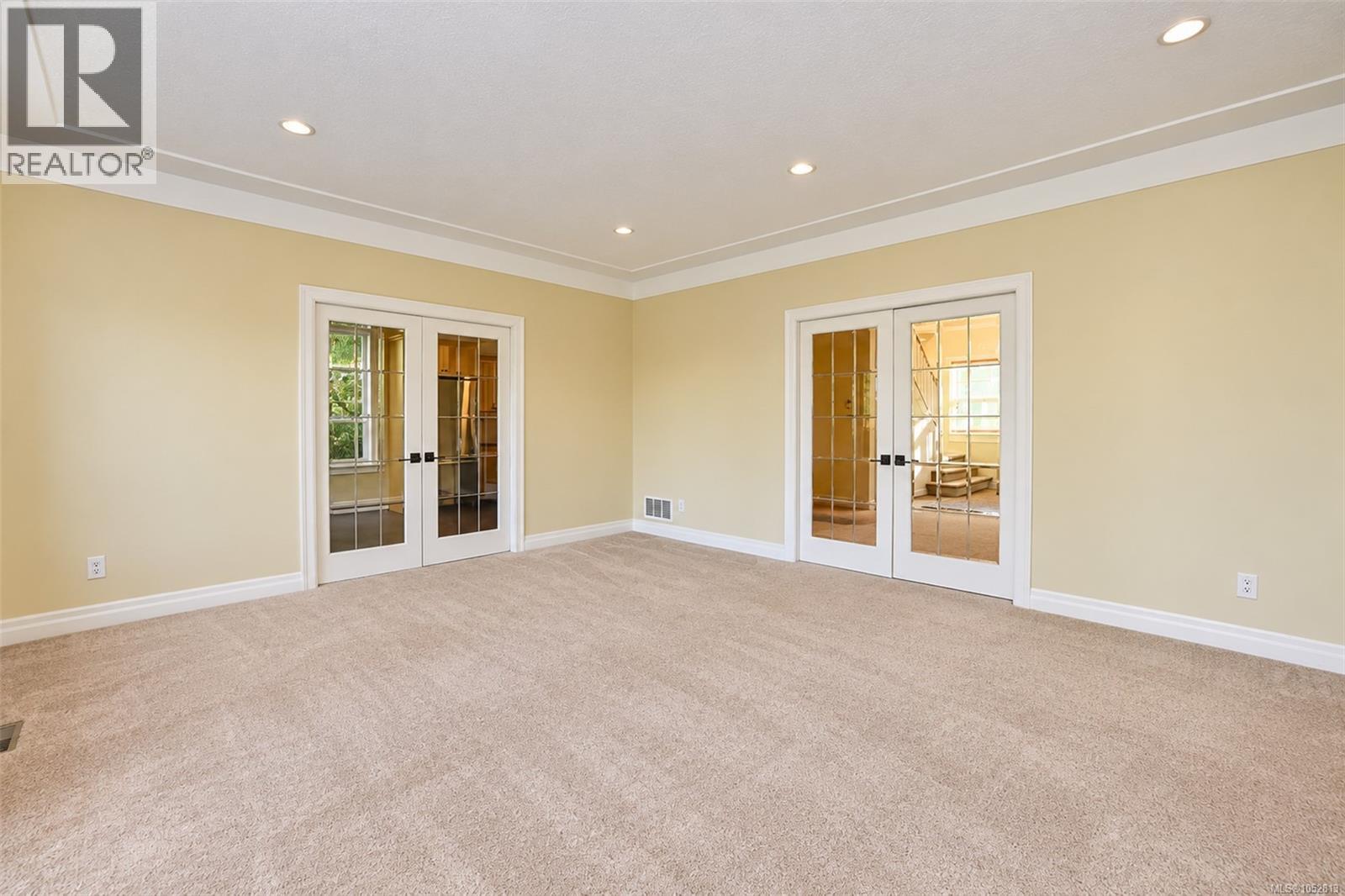 6086 Sterling Dr - 10