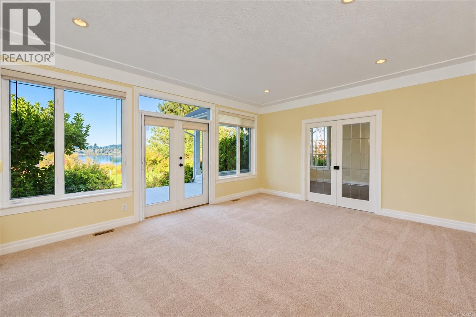 6086 Sterling Dr - 11
