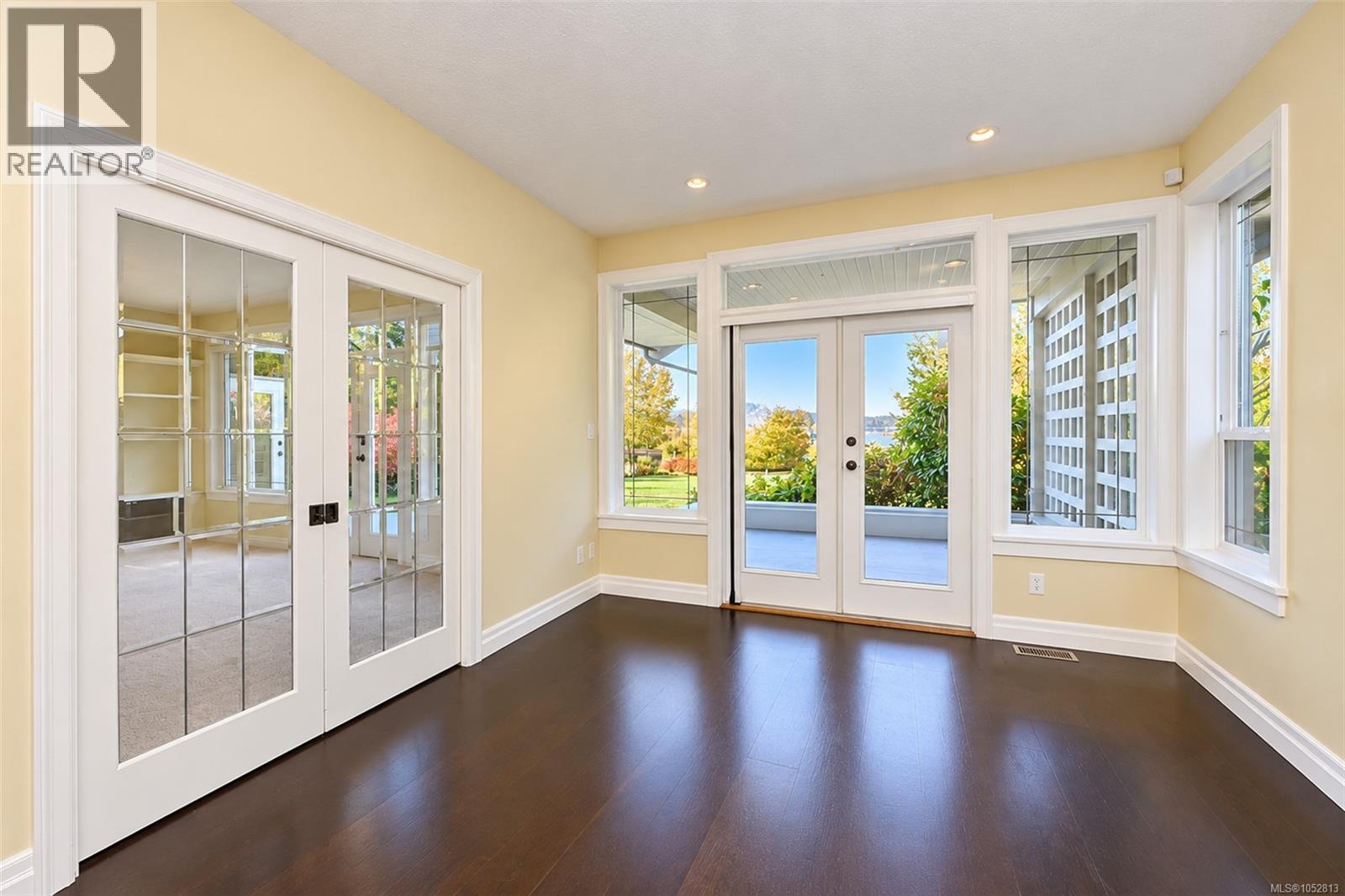 6086 Sterling Dr - 18