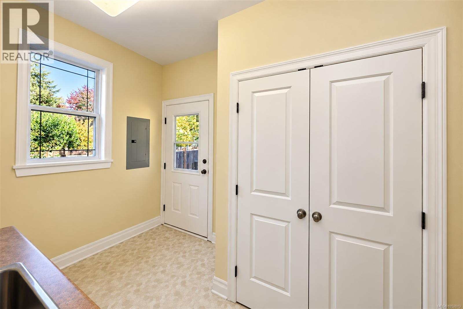 6086 Sterling Dr - 22