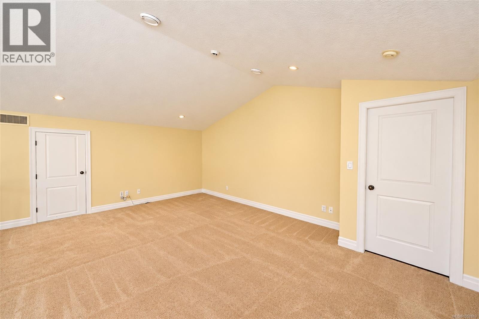 6086 Sterling Dr - 33