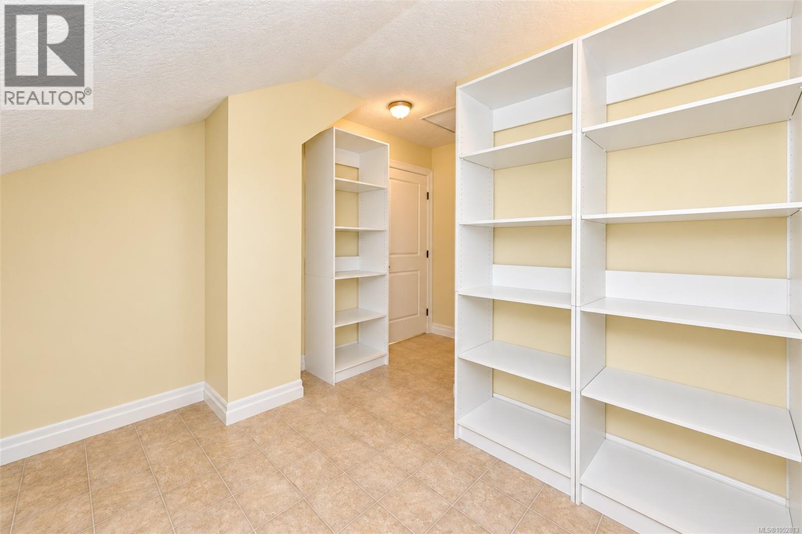 6086 Sterling Dr - 38
