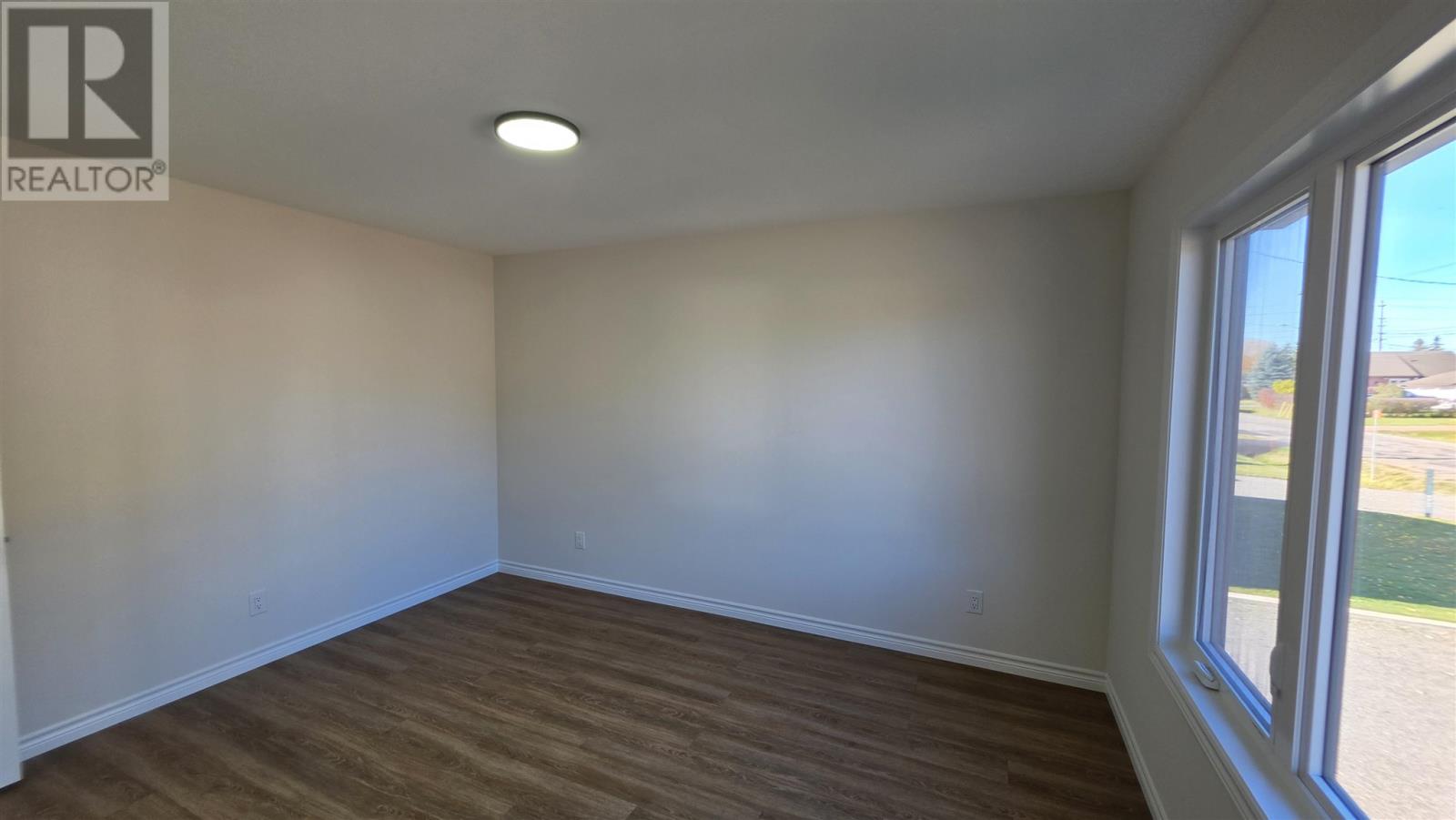 255 East Balfour ST - 26