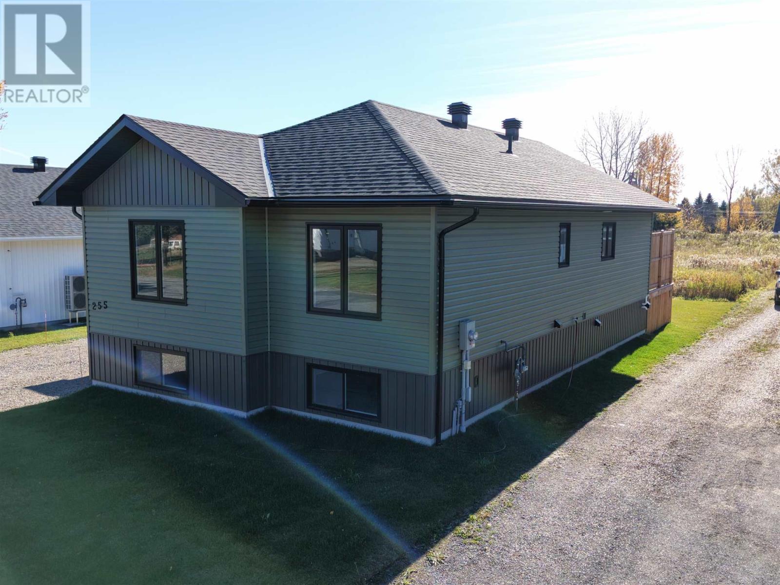 255 East Balfour ST, Sault Ste. Marie — photo 4