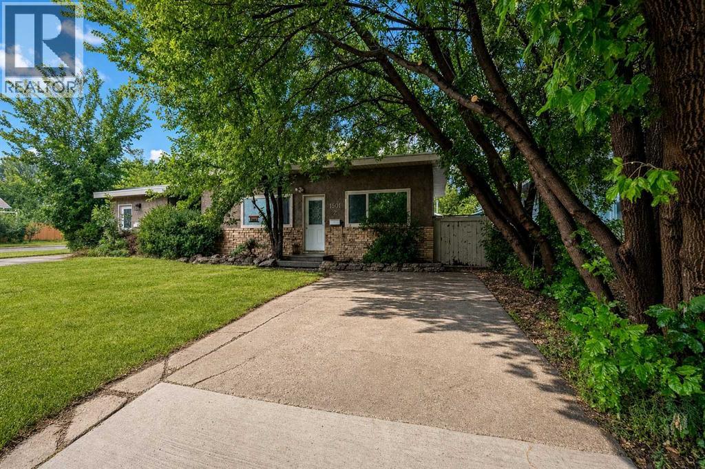 1501 16 Avenue S, photo 3 of 28