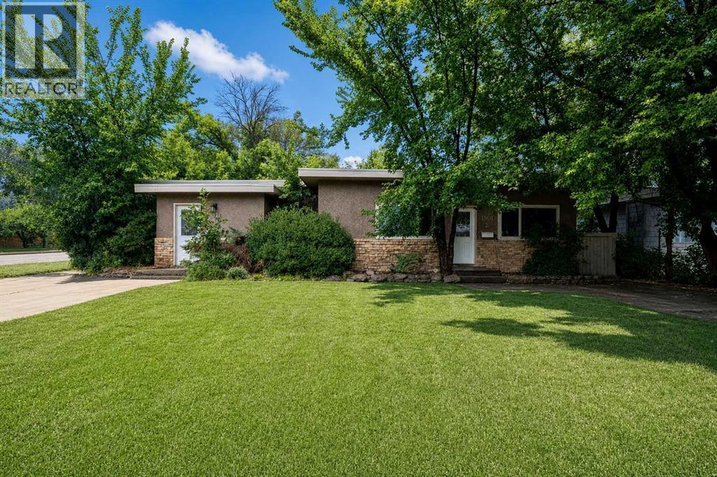 1501 16 Avenue S, photo 4 of 28