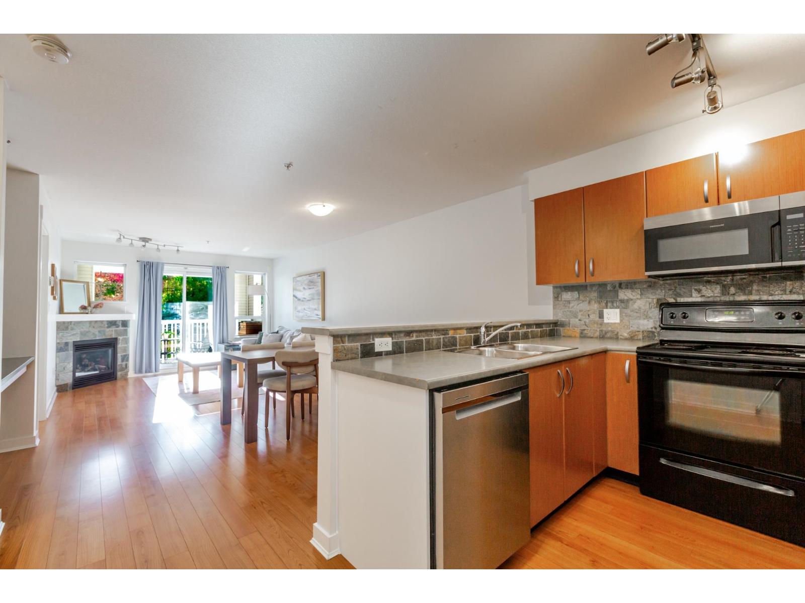 201 20750 Duncan Way, Langley — photo 5