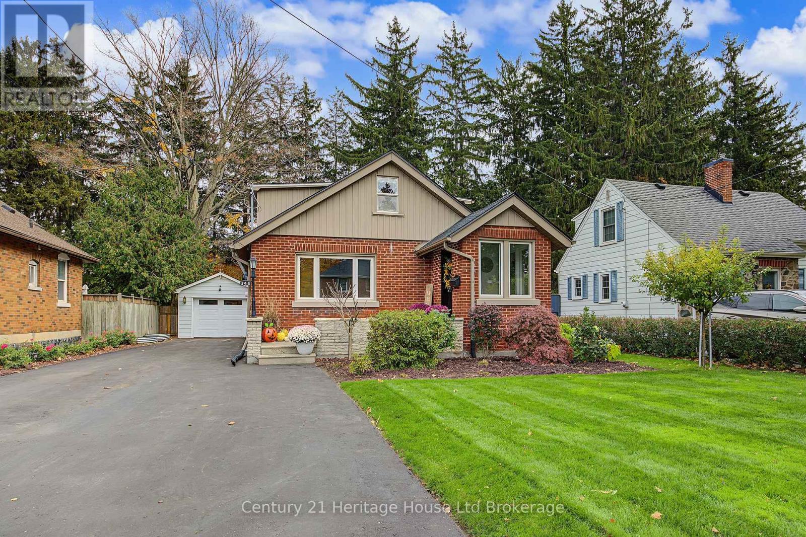 346 GRAHAM STREET, Woodstock (Woodstock - North) — photo 2