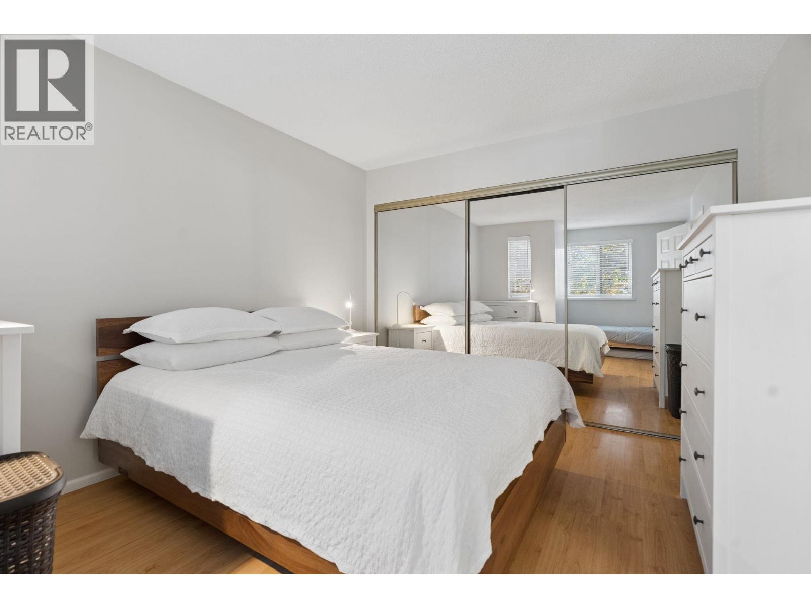 13 1949 W 8th Avenue, Vancouver — photo 12