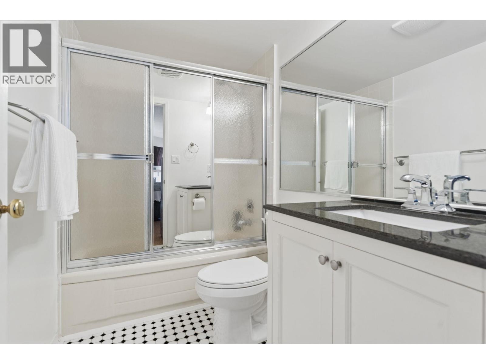 13 1949 W 8th Avenue, Vancouver — photo 16