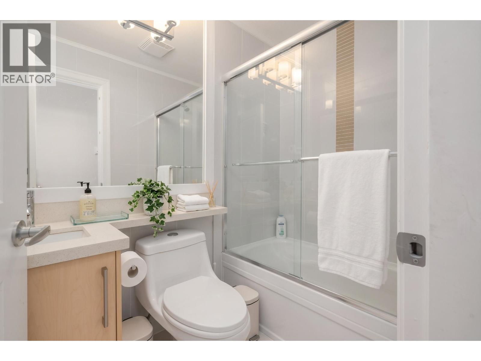 7936 Main Street, Vancouver — photo 13