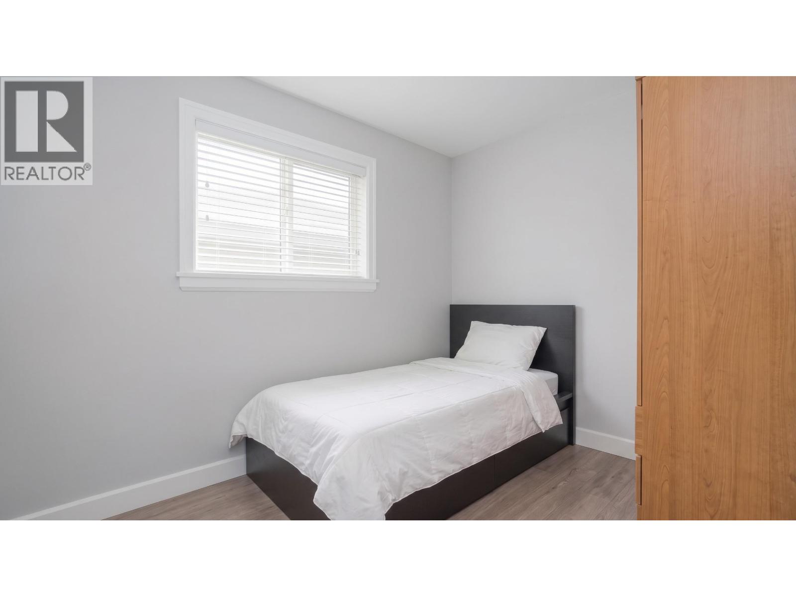 7936 Main Street, Vancouver — photo 17