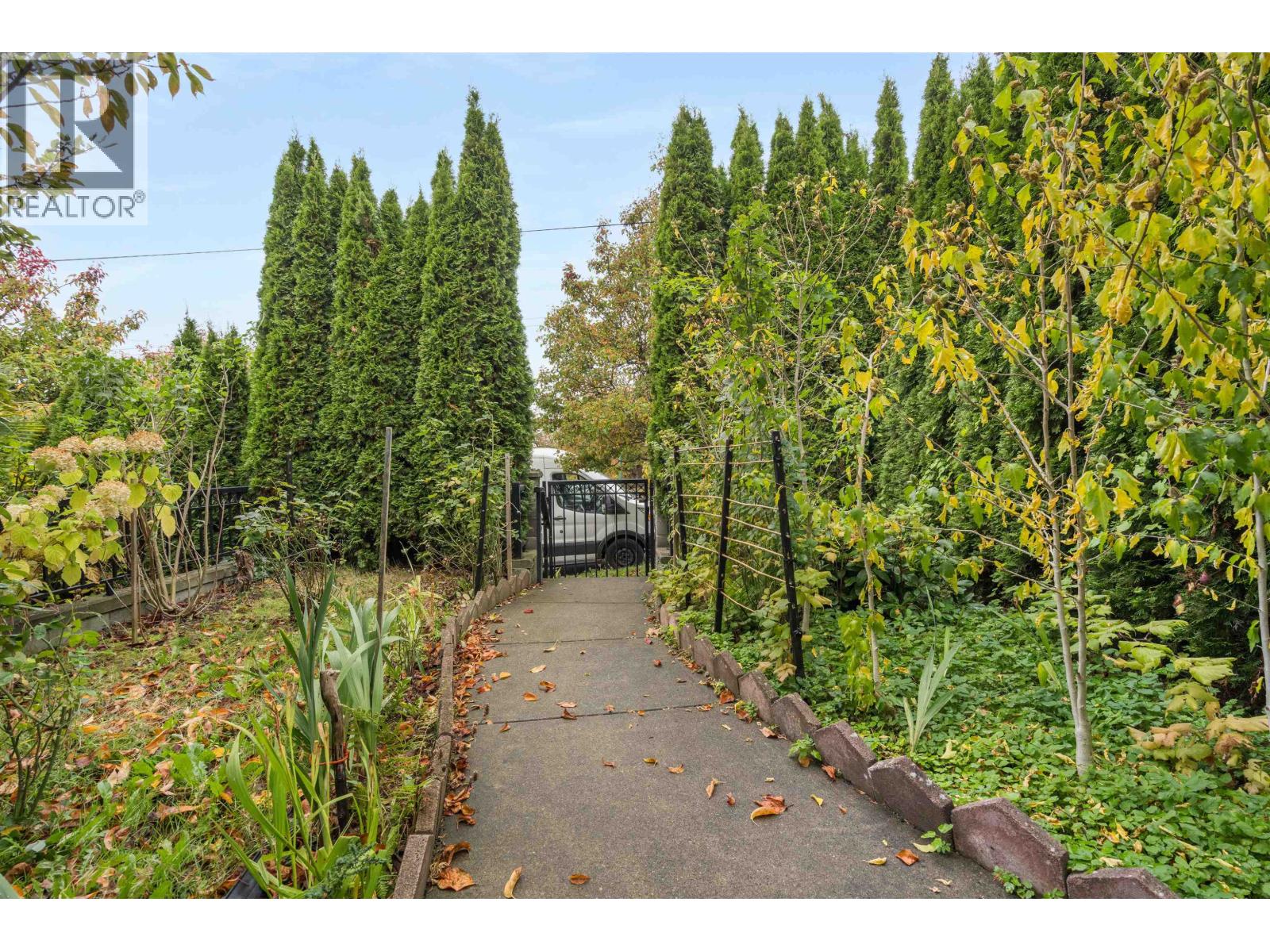7936 Main Street, Vancouver — photo 32