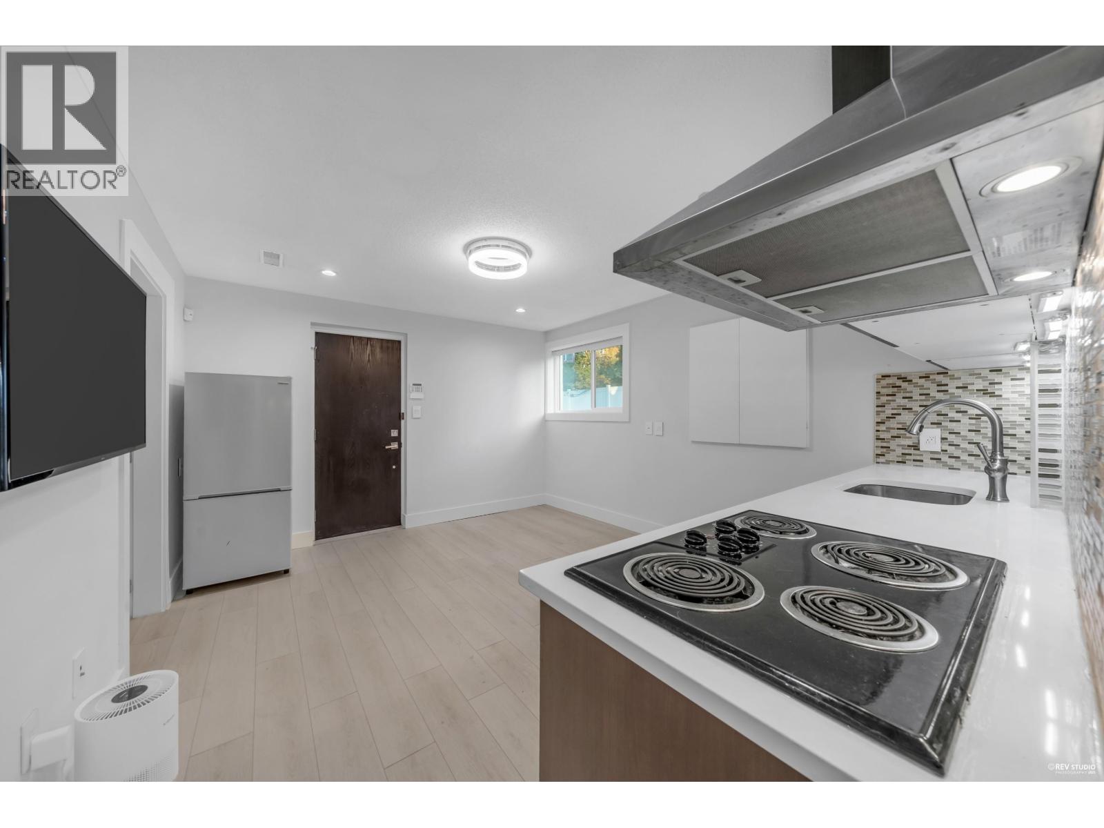 475 Newlands Road, West Vancouver — photo 25