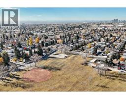 2pc Bathroom - 127 Marwood Circle Ne, Calgary, AB T2A2S1 Photo 9