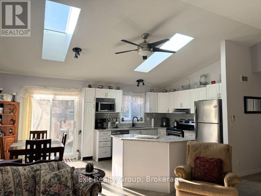 2585 COUNTY RD 2, Prince Edward County (Ameliasburg Ward) — photo 12