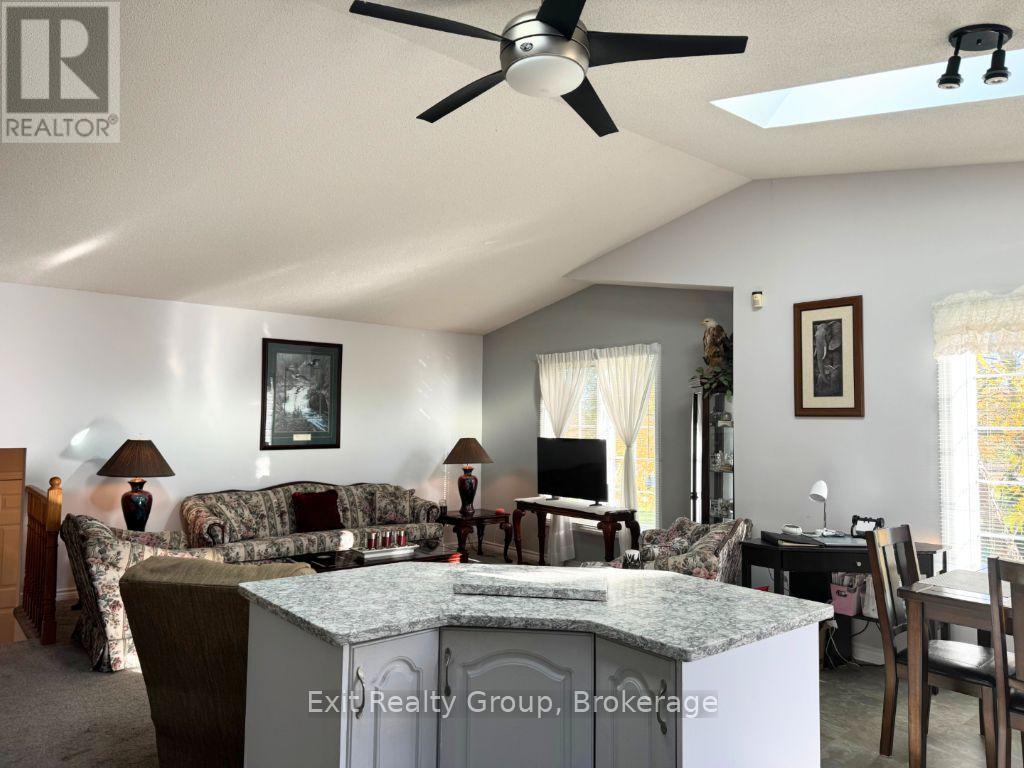 2585 County Rd 2, Prince Edward County, ON photo 13