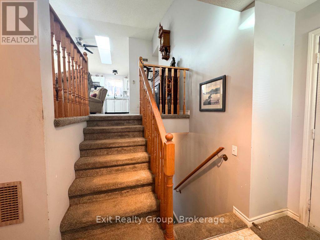 2585 County Rd 2, Prince Edward County, ON photo 25