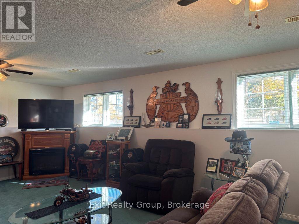 2585 County Rd 2, Prince Edward County, ON photo 27