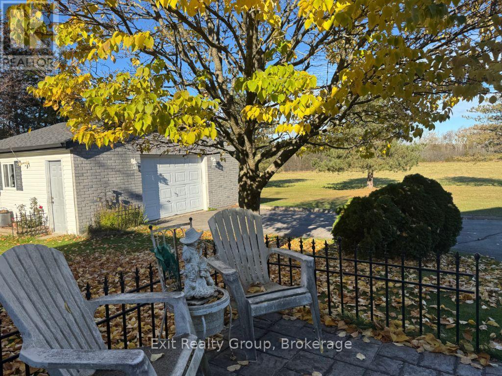 2585 County Rd 2, Prince Edward County, ON photo 34