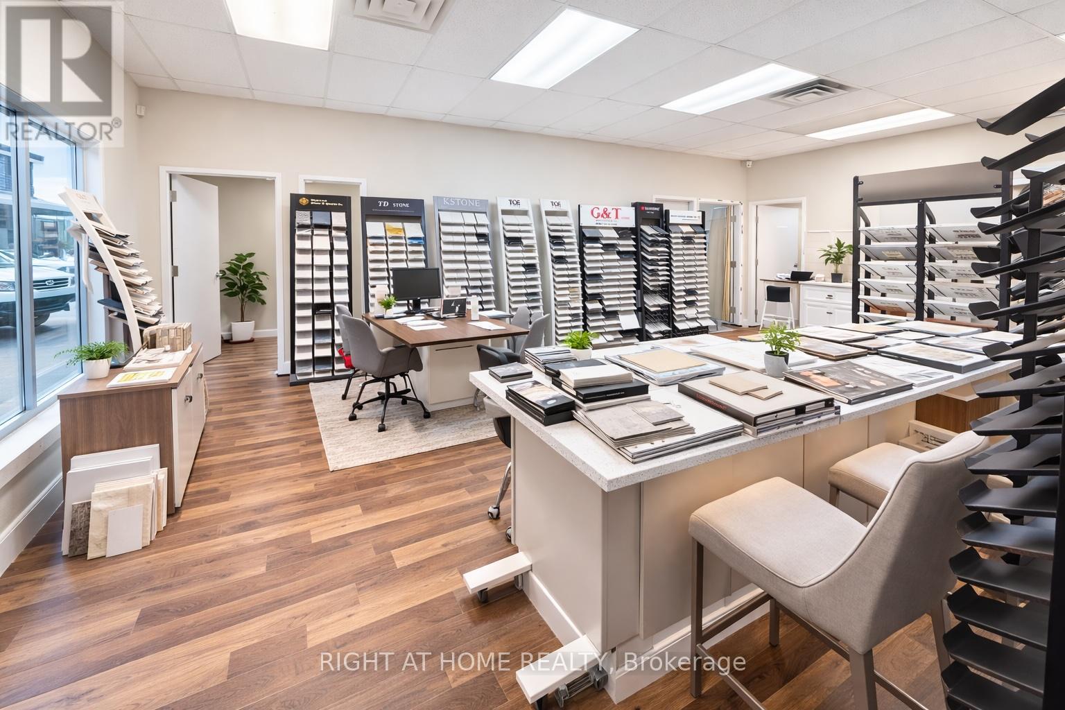 6 - 1273 NORTH SERVICE ROAD E, Oakville (QE Queen Elizabeth) — photo 2
