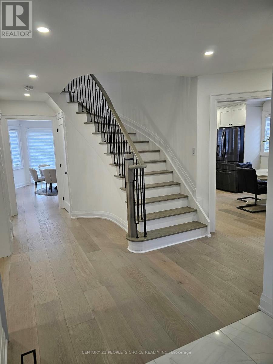 7 PENHURST PLACE, Caledon (Bolton East) — photo 2