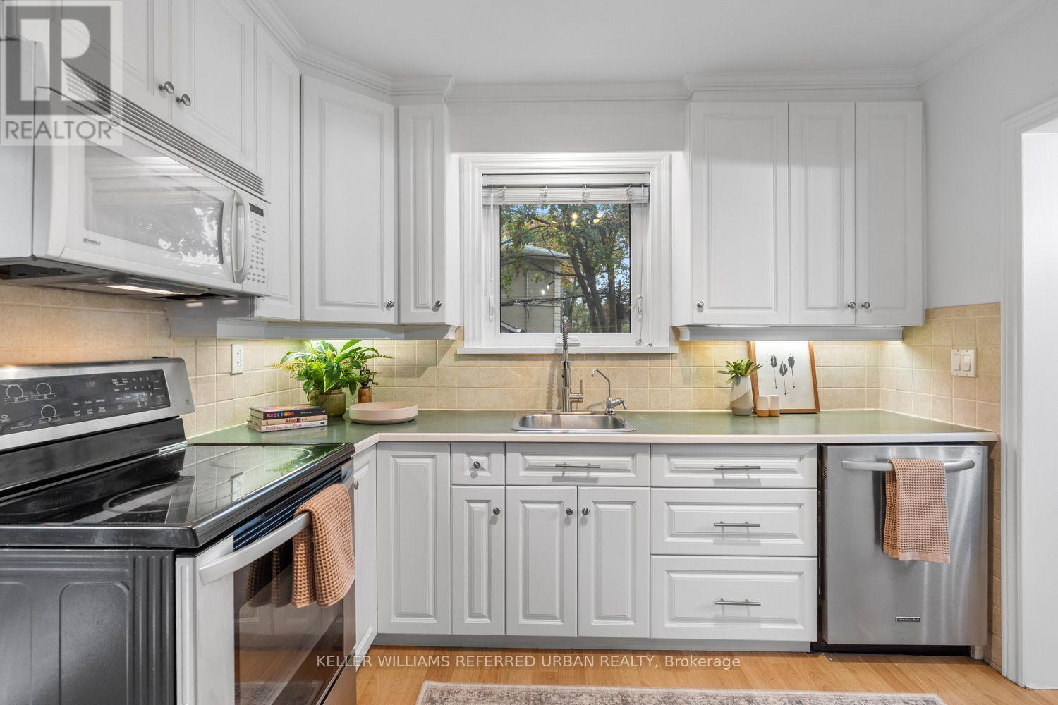 200 Saint Marks Road, Toronto, ON photo 8