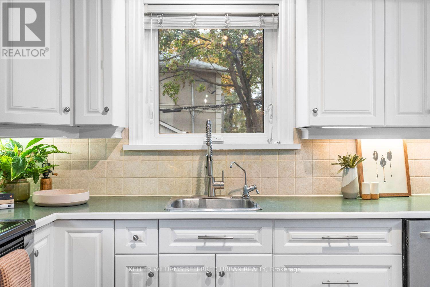 200 Saint Marks Road, Toronto, ON photo 9