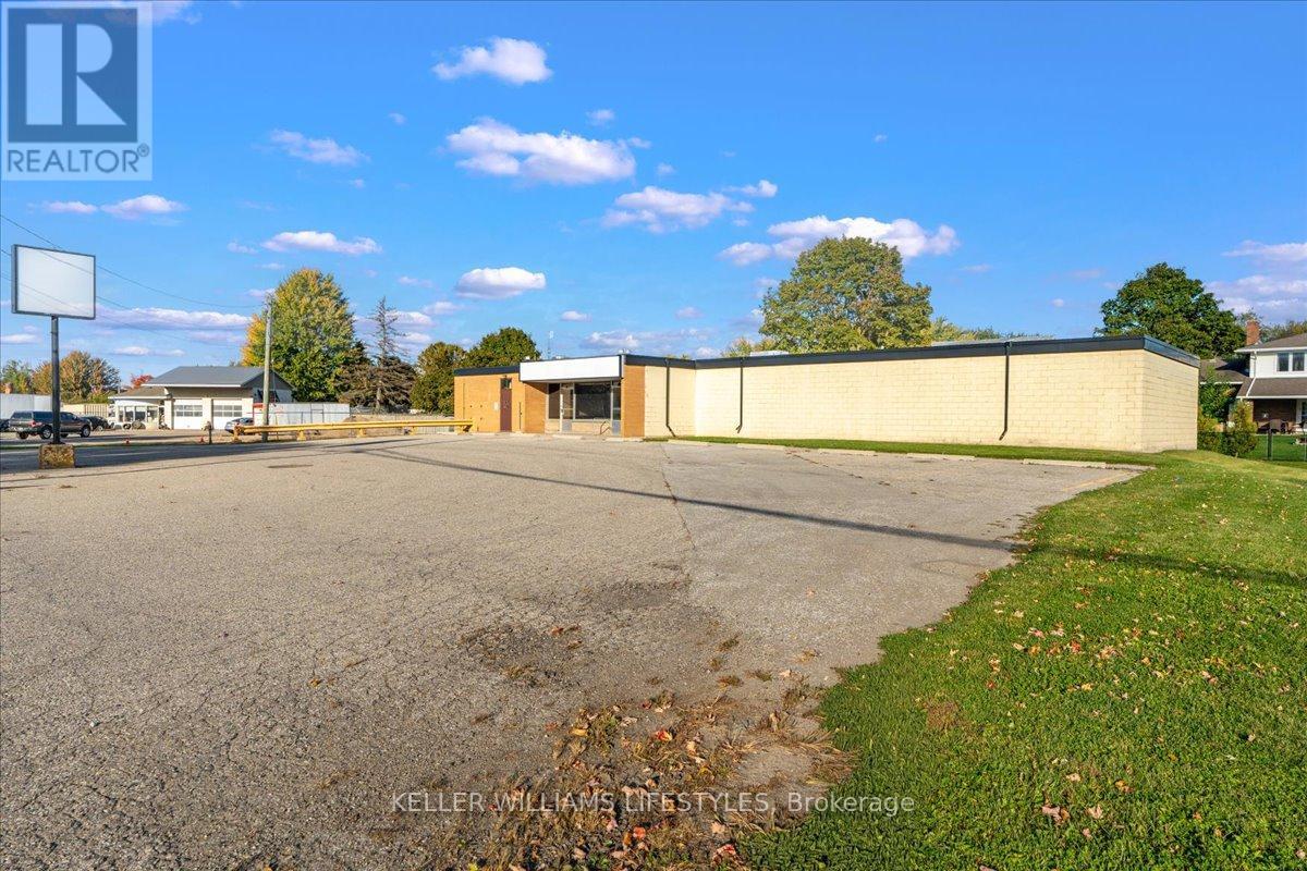 89 MAIN STREET S, Lambton Shores (Forest) — photo 2