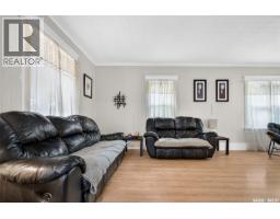 4pc Bathroom - 416 5th Avenue Nw, Moose Jaw, SK S6H3X9 Photo 7