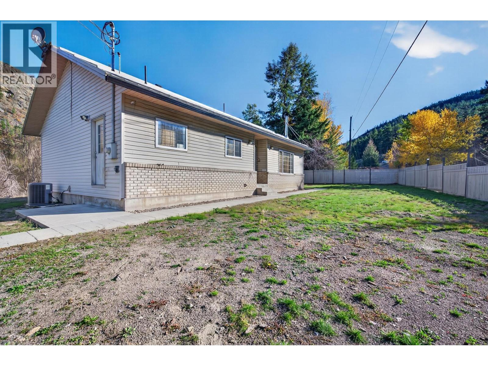 523 Grand Oro Road, Kaleden