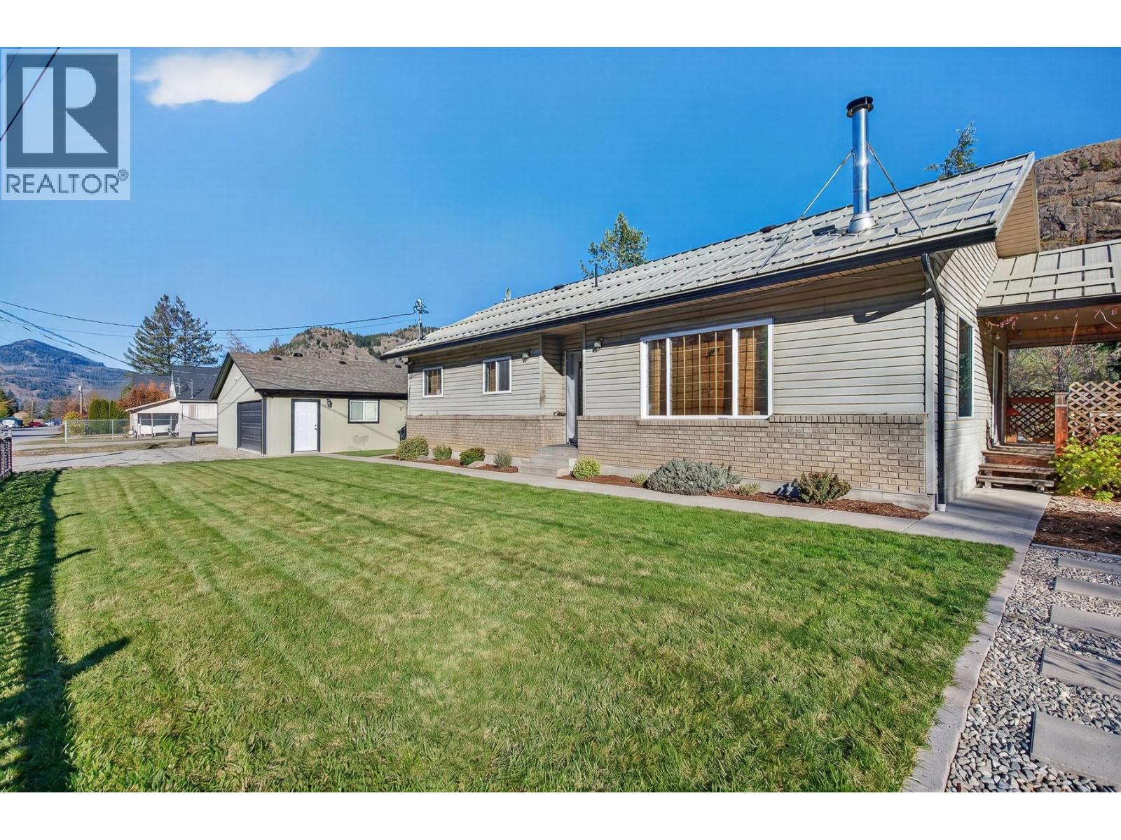 523 Grand Oro Road, Kaleden
