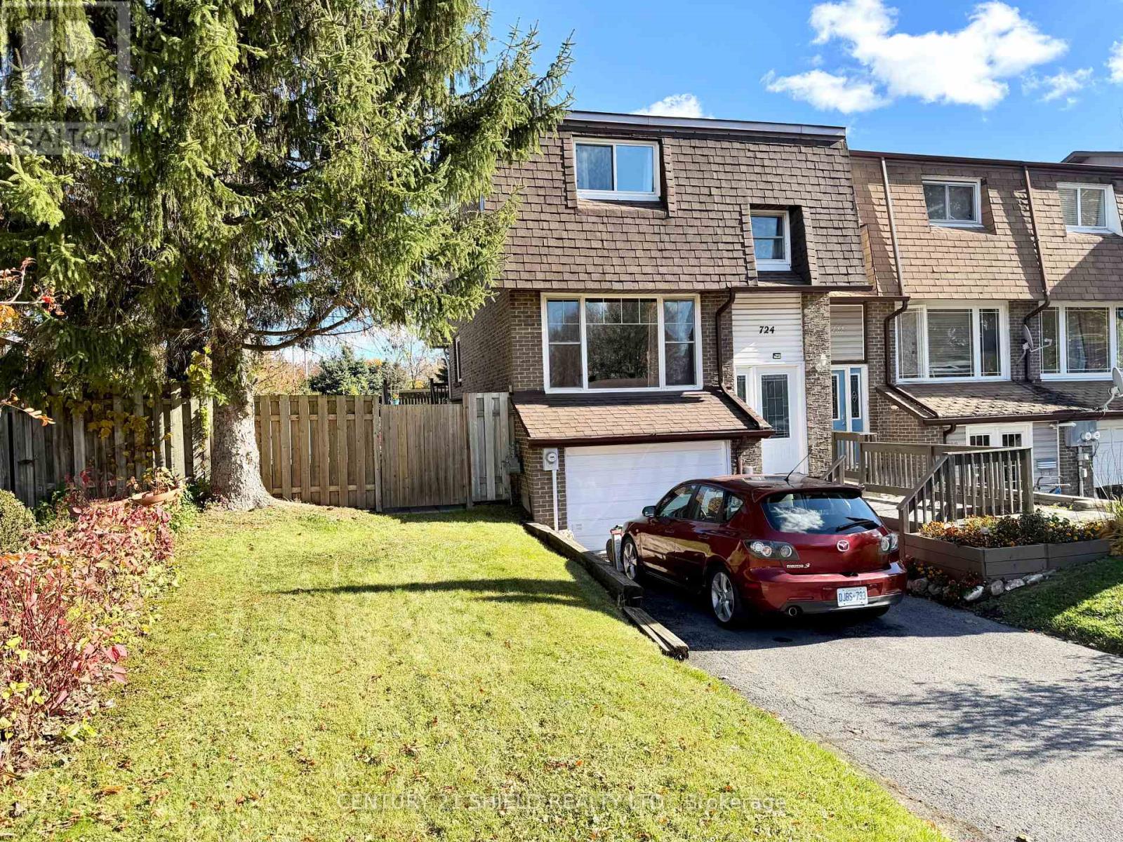 724 GLENGARRY BOULEVARD, Cornwall