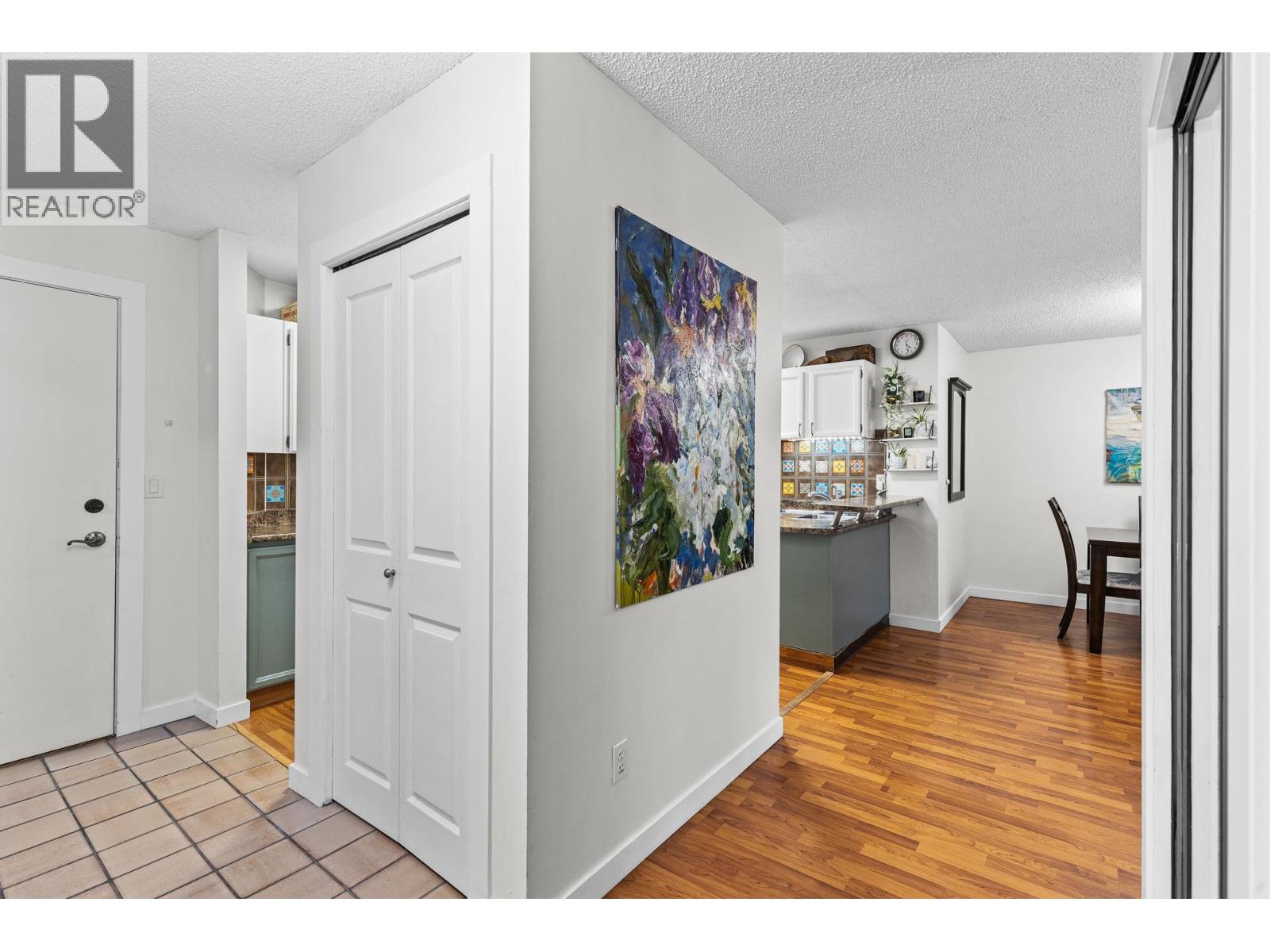 210 983 Bernard Avenue, Kelowna