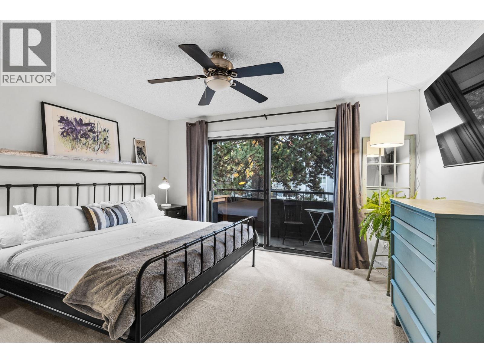 210 983 Bernard Avenue, Kelowna