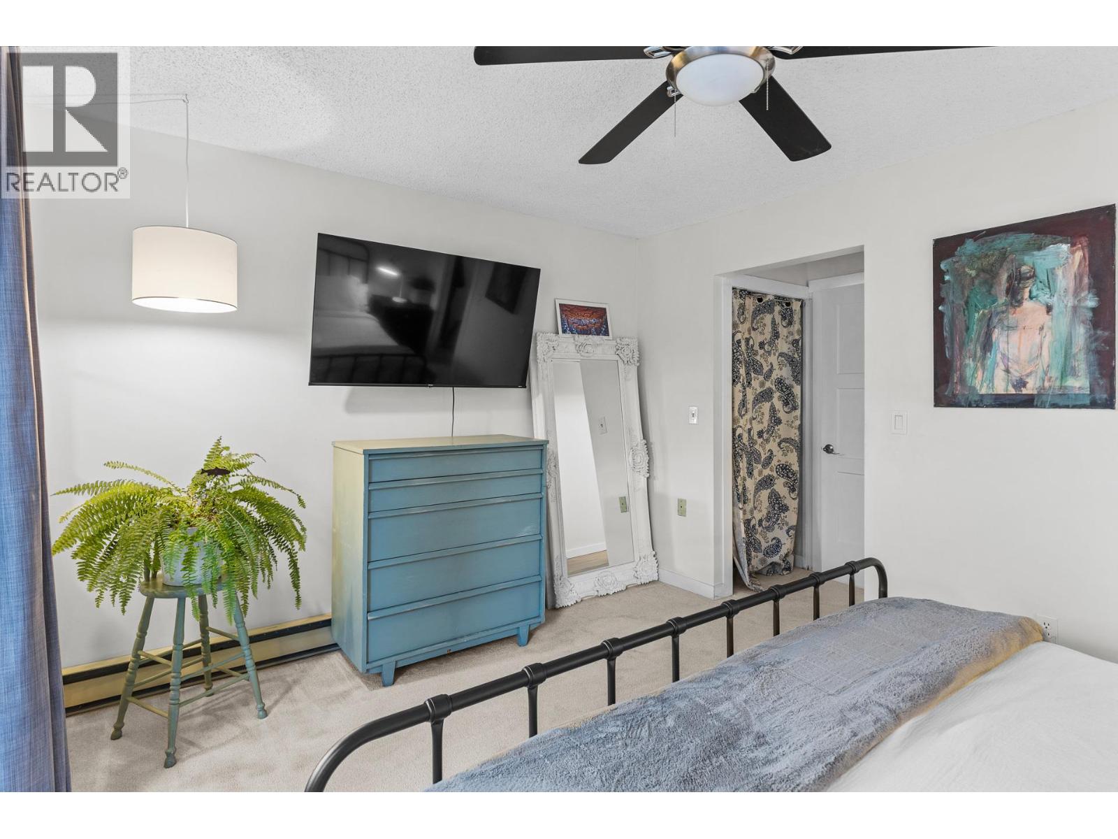 210 983 Bernard Avenue, Kelowna
