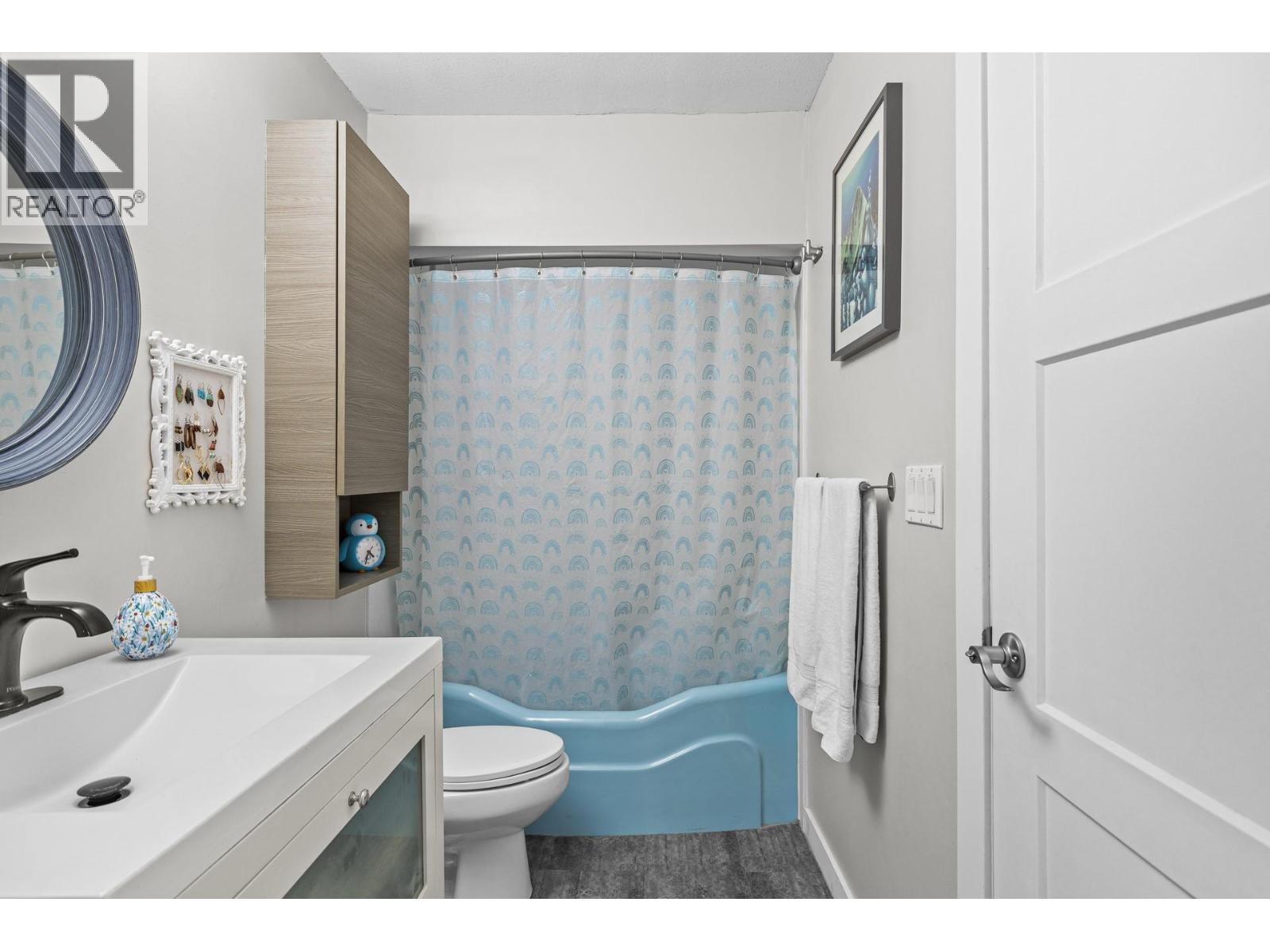 210 983 Bernard Avenue, Kelowna