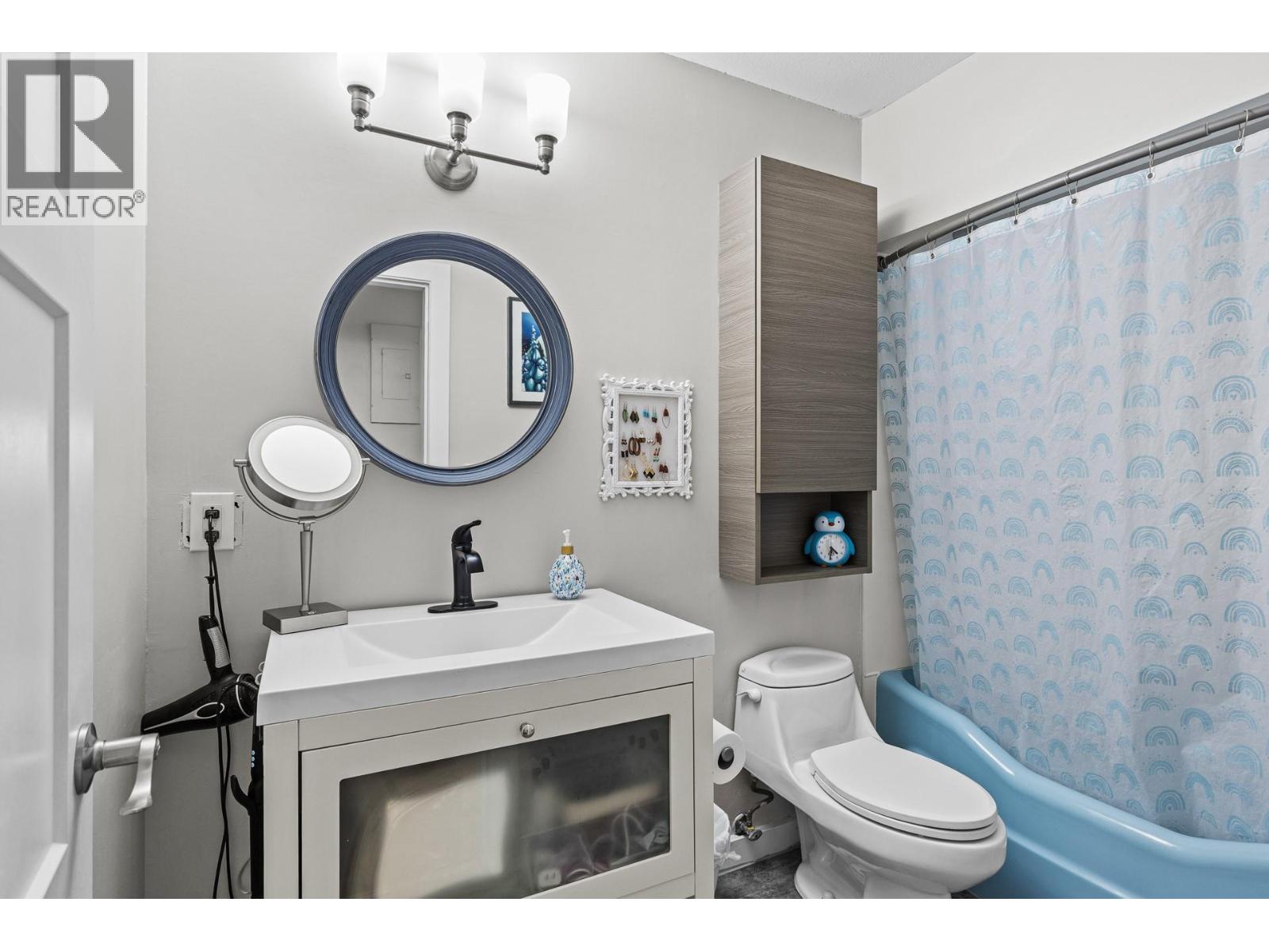 210 983 Bernard Avenue, Kelowna