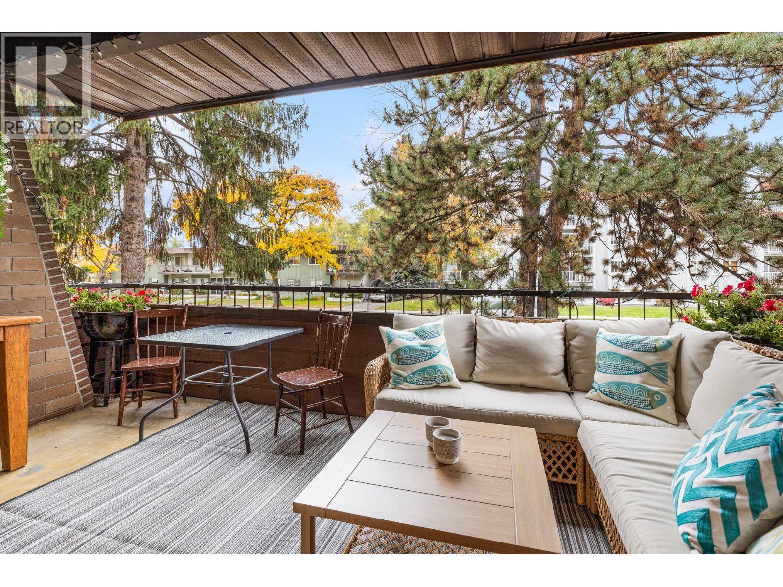 210 983 Bernard Avenue, Kelowna
