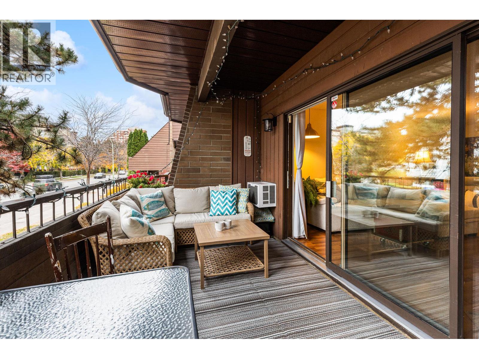 210 983 Bernard Avenue, Kelowna
