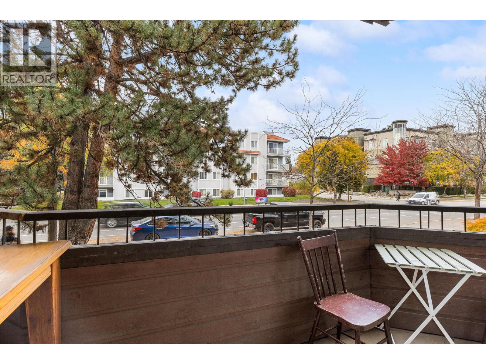 210 983 Bernard Avenue, Kelowna