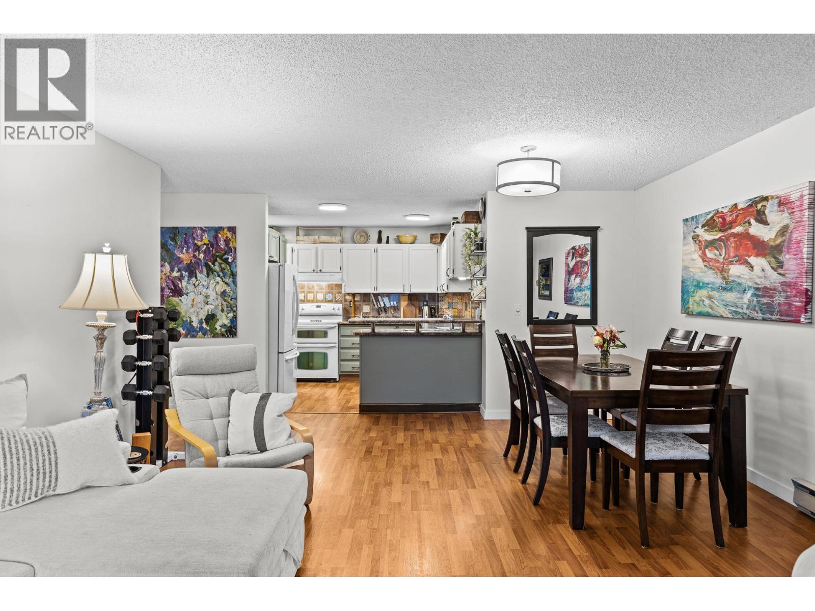 210 983 Bernard Avenue, Kelowna