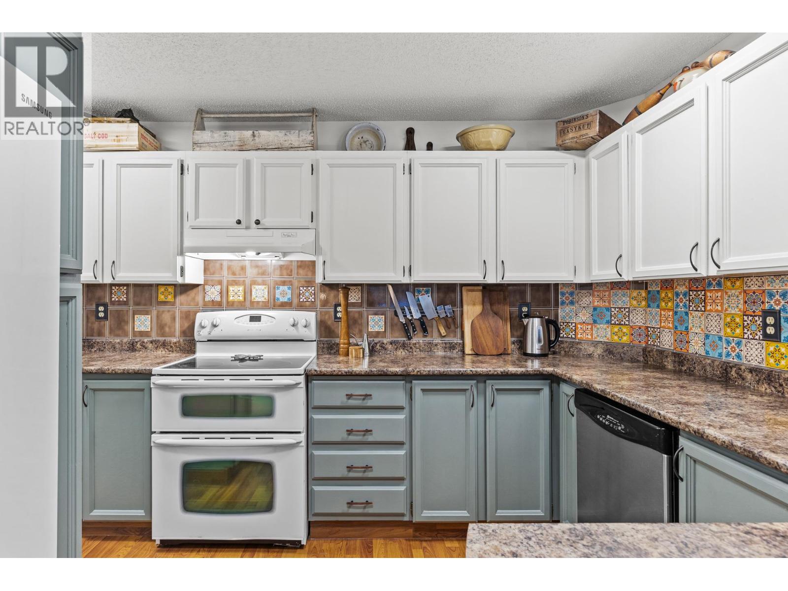 210 983 Bernard Avenue, Kelowna
