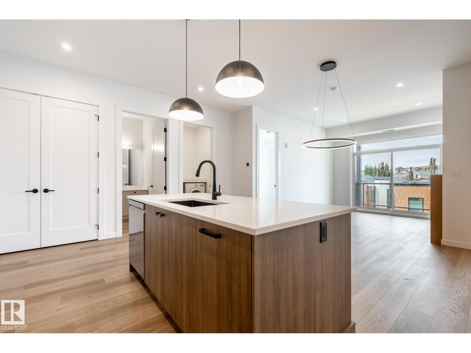Property photograph 12 for MLS E4513208