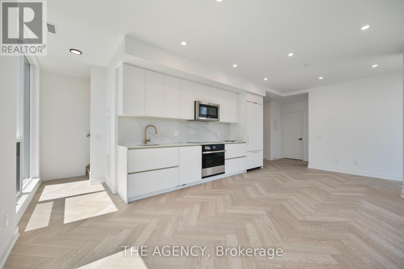 Photo of PH01 - 327 KING STREET W
