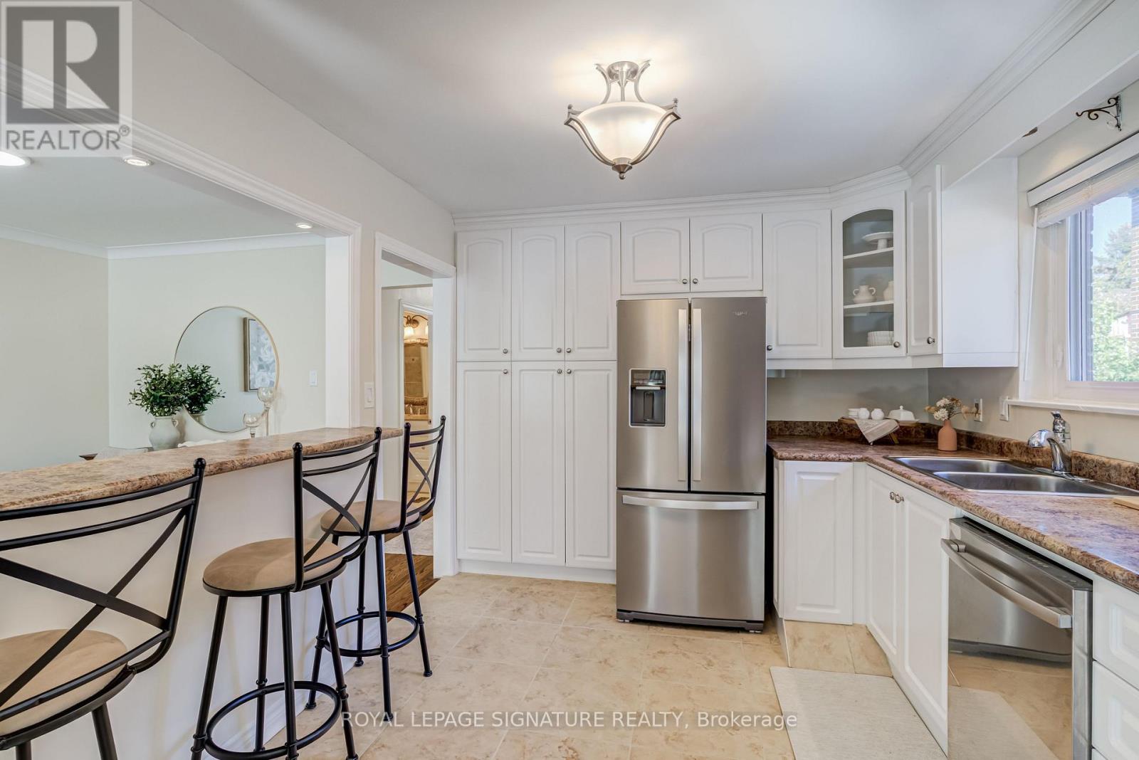 22 Painswick Crescent, Toronto, ON photo 15