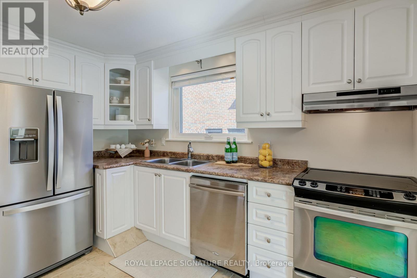 22 Painswick Crescent, Toronto, ON photo 18