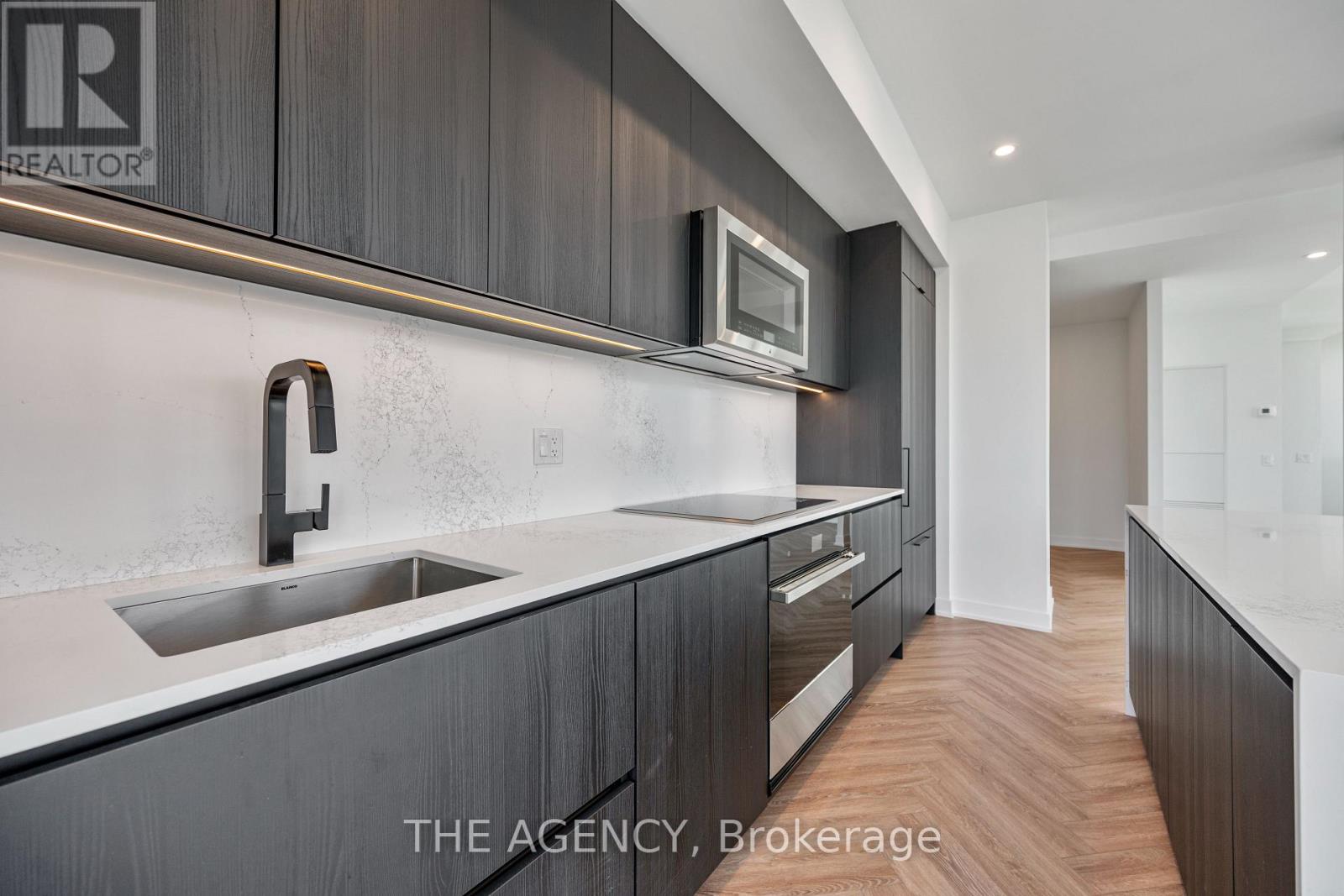 Photo of PH05 - 327 KING STREET W