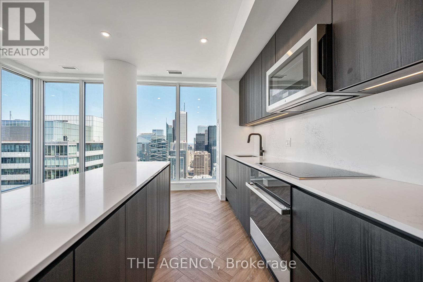 Photo of PH05 - 327 KING STREET W